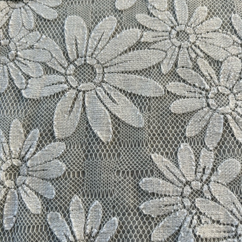 Long Sleeve Daisy Top🌼 - Picture 3 of 11
